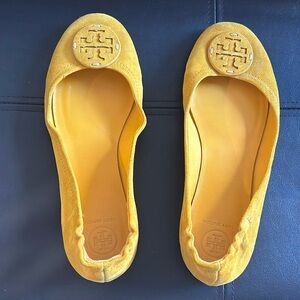 Tory Burch Sz 8 Minne Travel Ballet Flat EUC in Gold Crest Suede